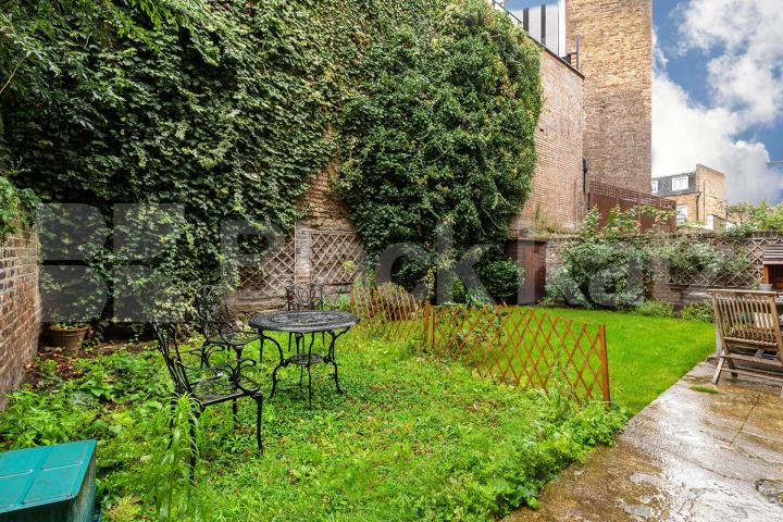 perfect for sharers and located close to Angel station Remington Street, Angel